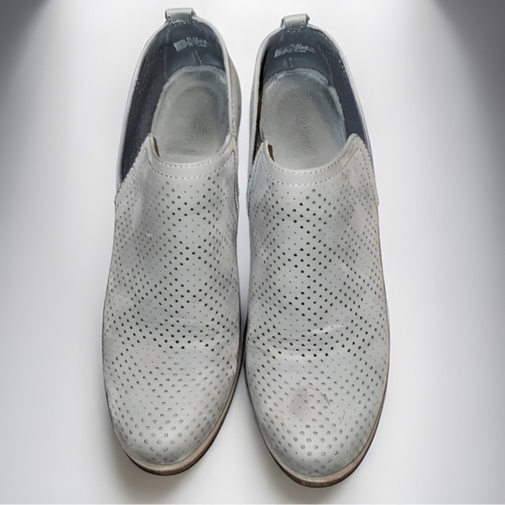 Baretraps - open sides gray booties - size 8